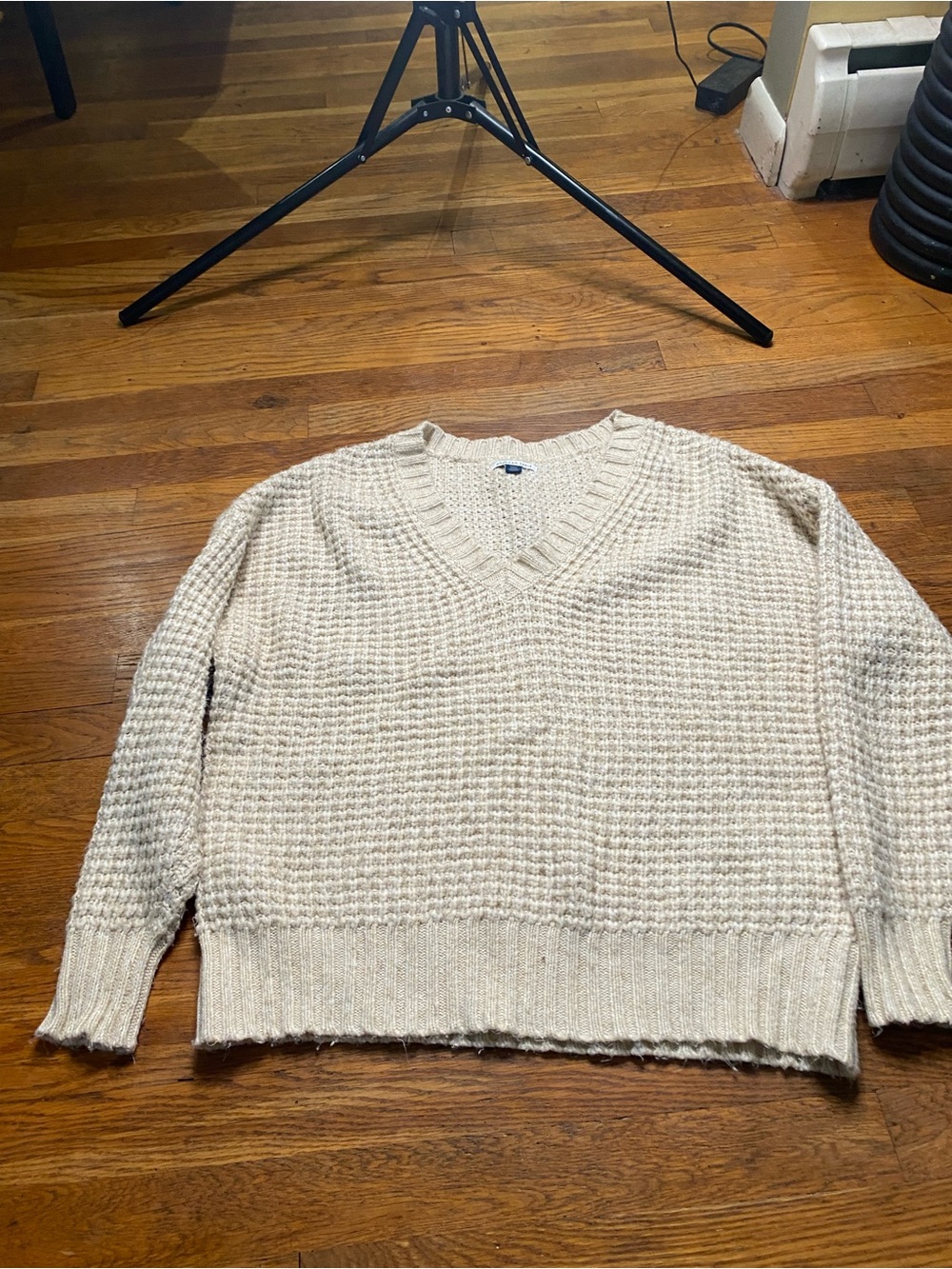 American Eagle Cream Chunky V-Neck Sweater Size Small (oversized) - Picture 2 of 7